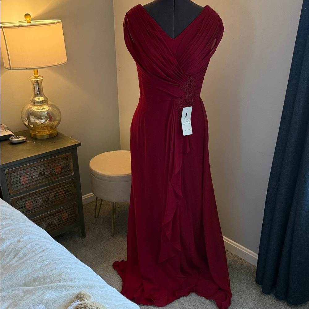 Source Unknown Elegant Burgundy Maxi Dress